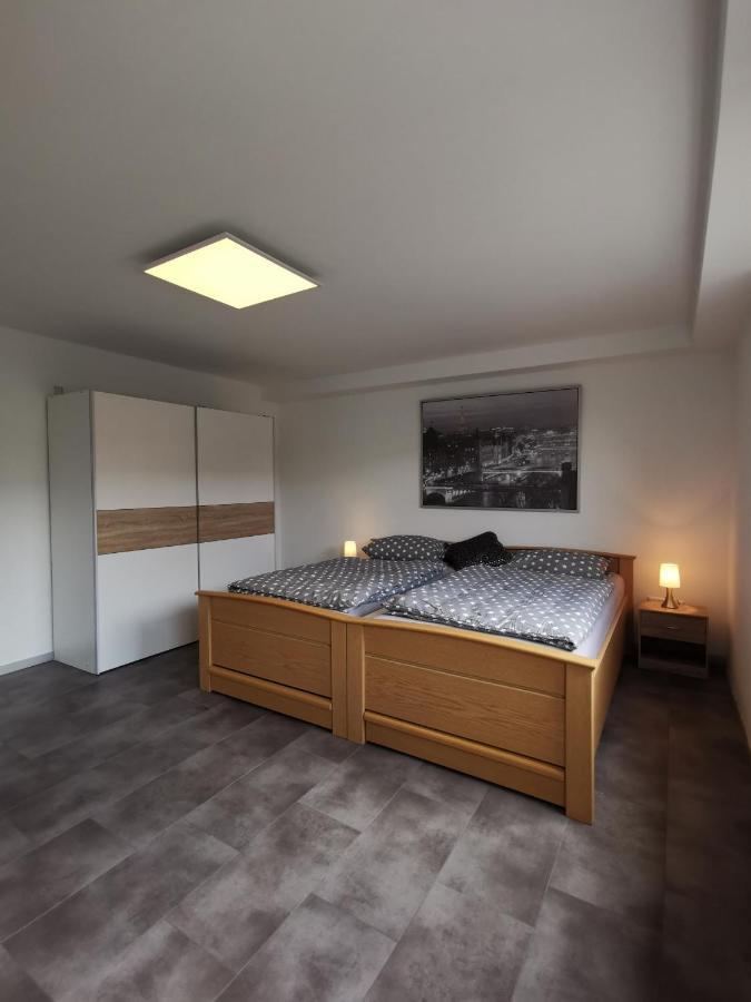 Moderne Wohnung Mit Terrasse Und Eigenem Zugang. Ремшайд Екстериор снимка